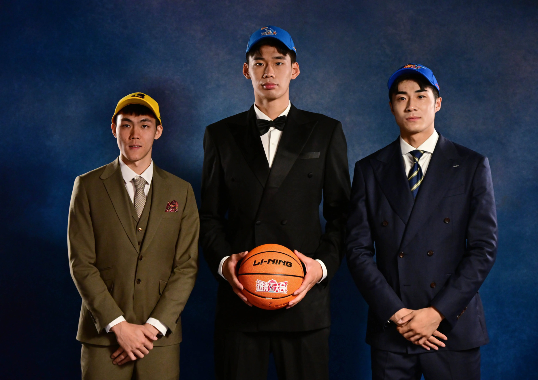 江苏男篮官宣_(江苏男篮官宣签约爱德华兹)