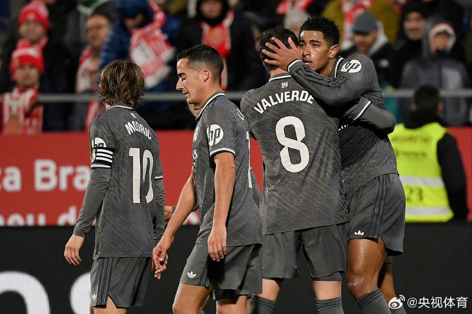 关于外媒评西甲历史最佳阵：梅罗领衔所有球员均来自皇马巴萨的信息  第2张