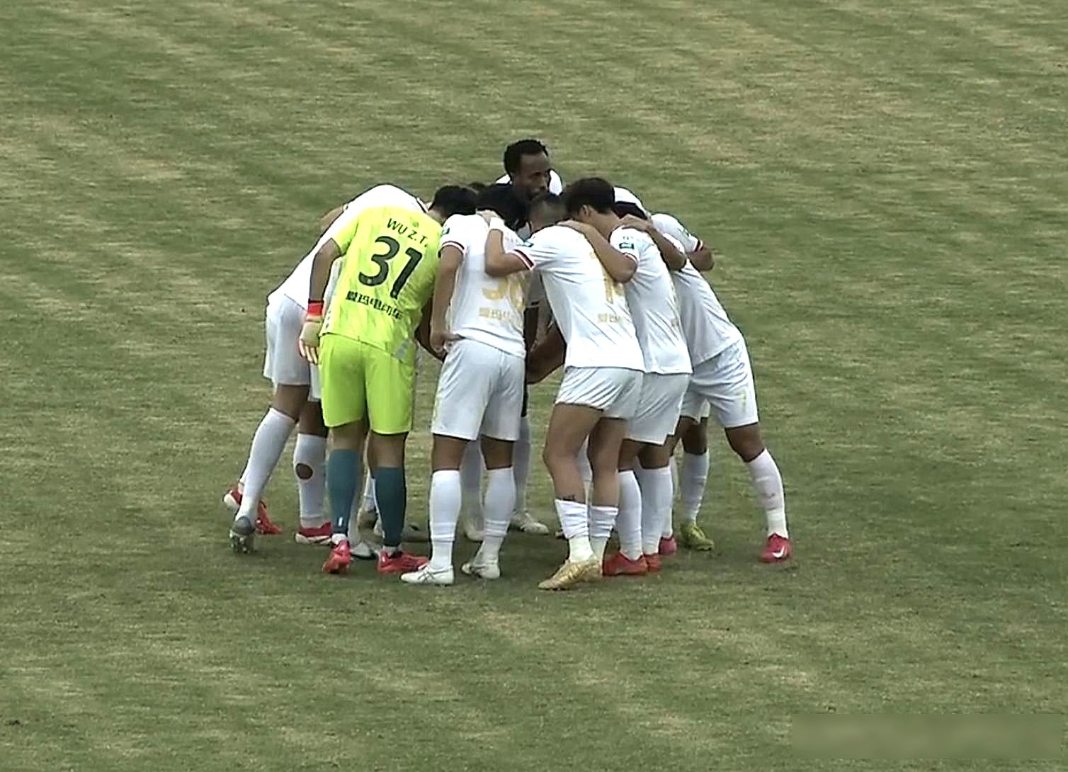 包含辽宁铁人与重庆铜梁龙完成冲超中甲迎来大结局的词条