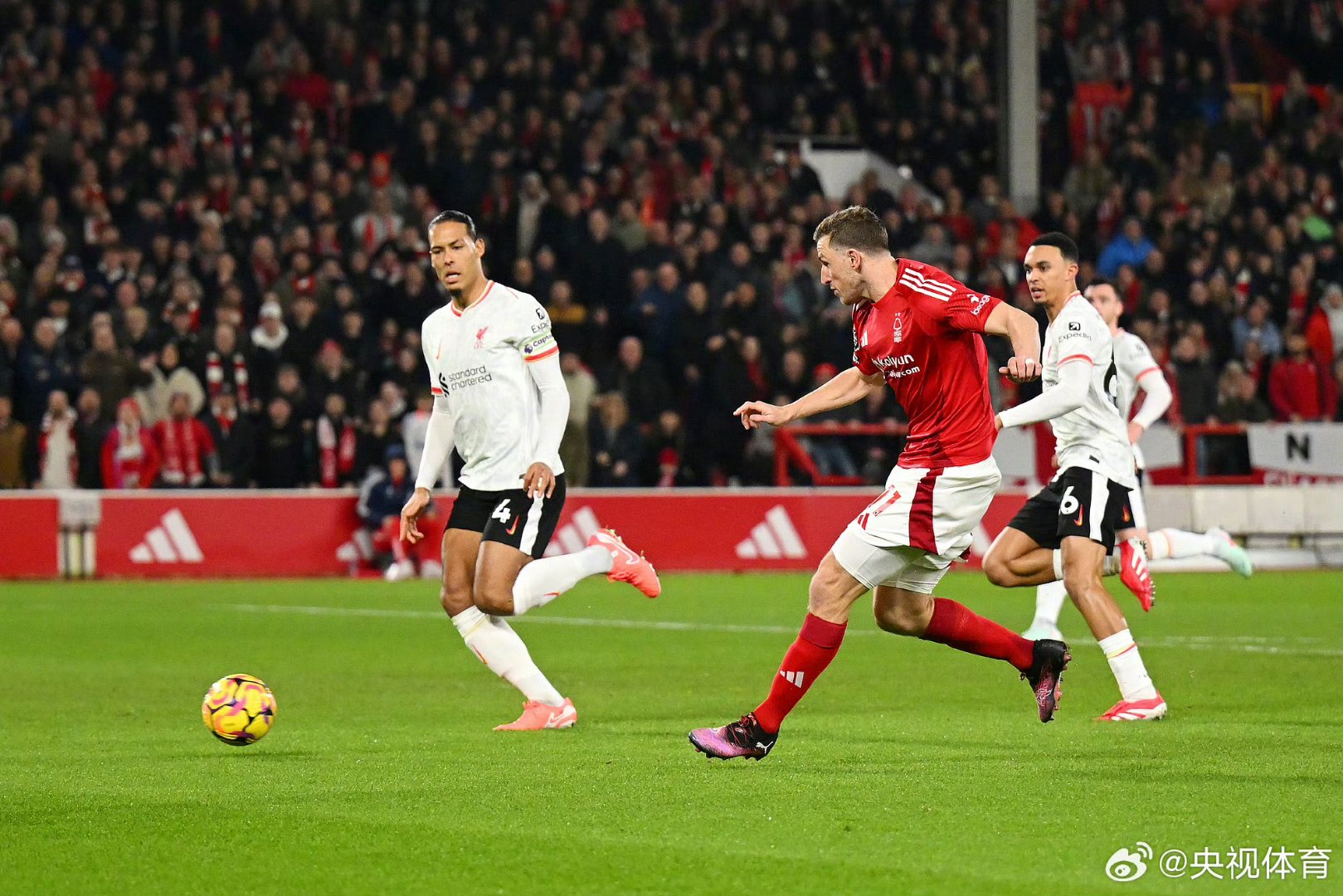 关于利物浦领跑埃基蒂克争夺战红军将其作为中锋引援人选的信息  第1张