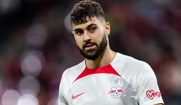 包含格瓦迪奥尔当选曼城赛季最佳本赛季在攻防两端发挥出色的词条  第2张