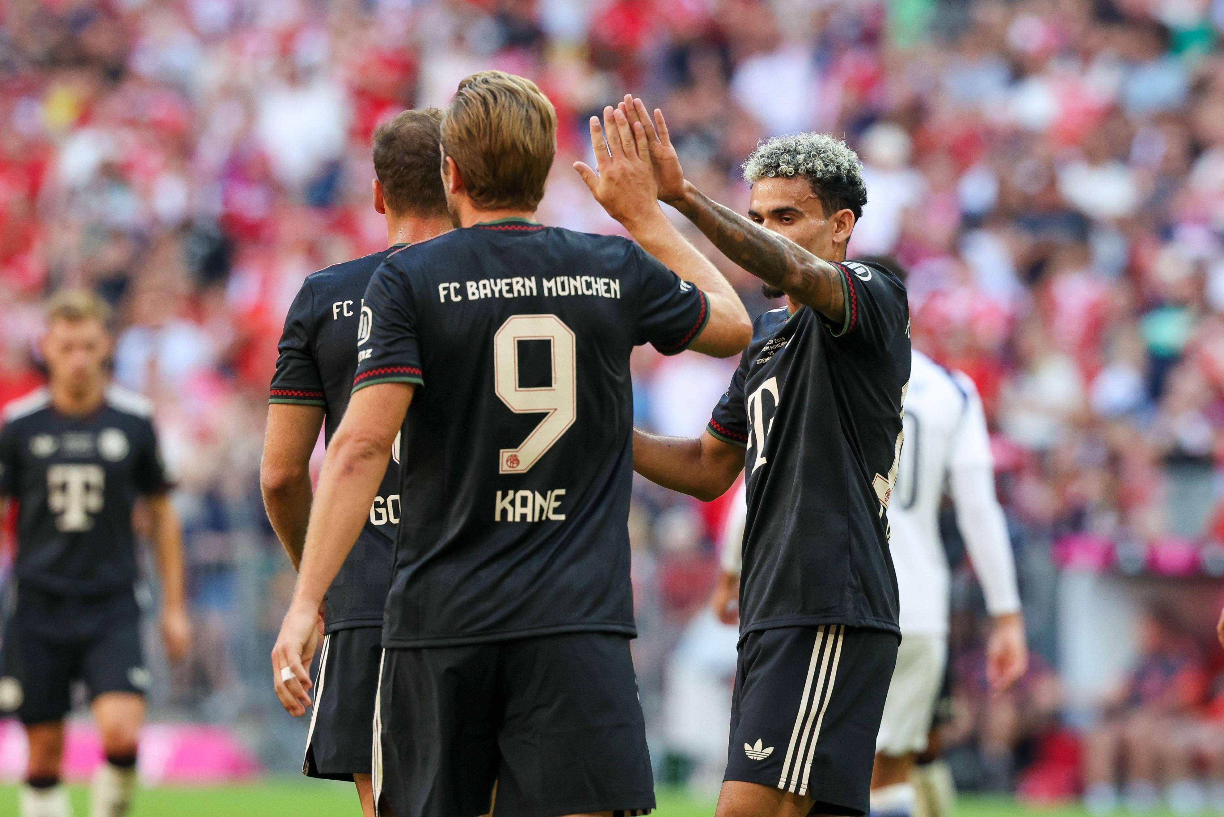 包含友谊赛拜仁慕尼黑2-1里昂迪亚斯首秀造点奥利塞梅开二度建功的词条