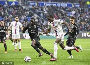 包含法甲里昂VS斯特拉斯堡前瞻预测斯特拉斯堡高居积分榜第三的词条