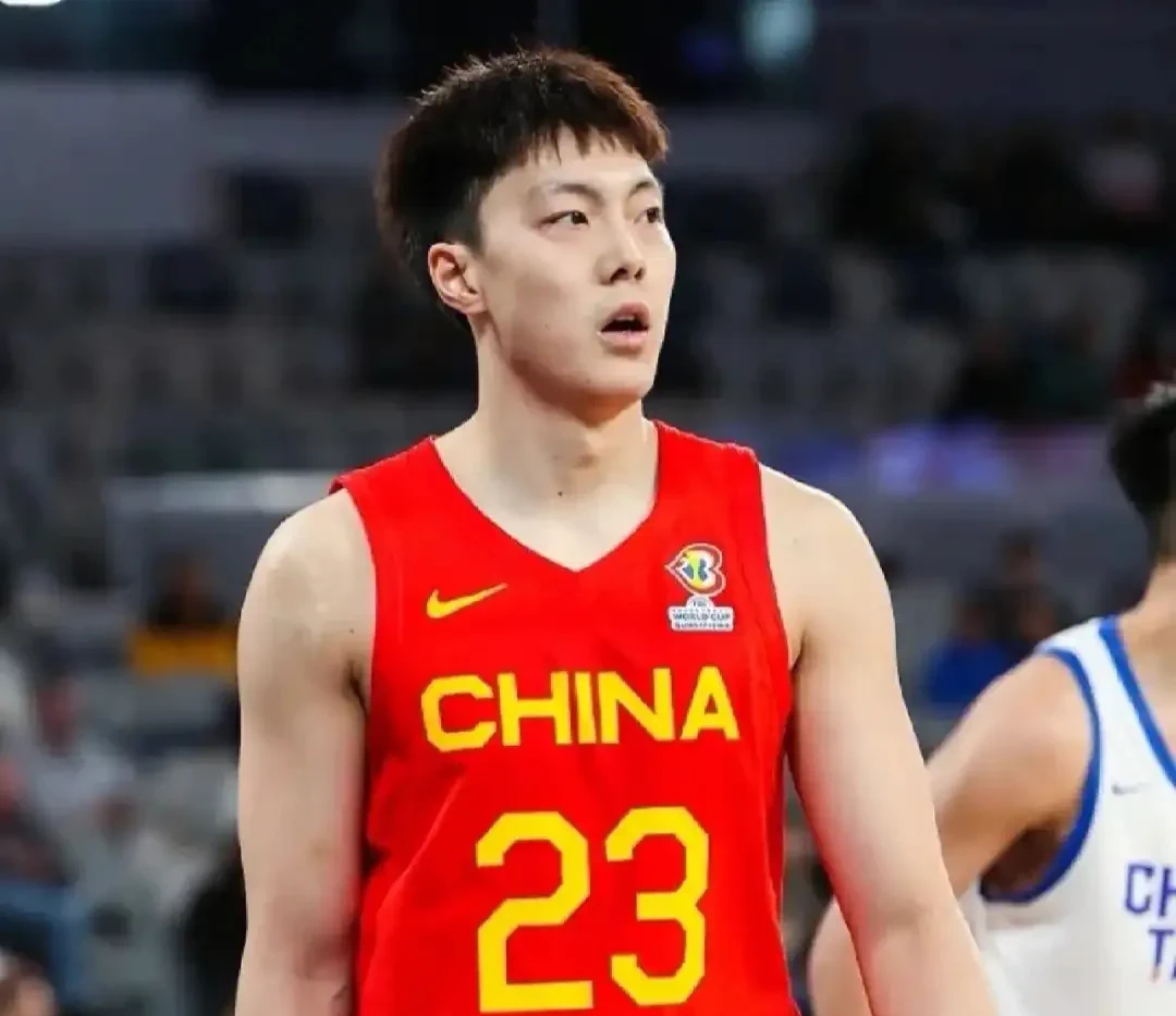 中国男篮热身赛75-72险胜波黑男篮胡金秋16+6赵睿轮休的简单介绍 第1张 中国男篮热身赛75-72险胜波黑男篮胡金秋16+6赵睿轮休的简单介绍 第1张