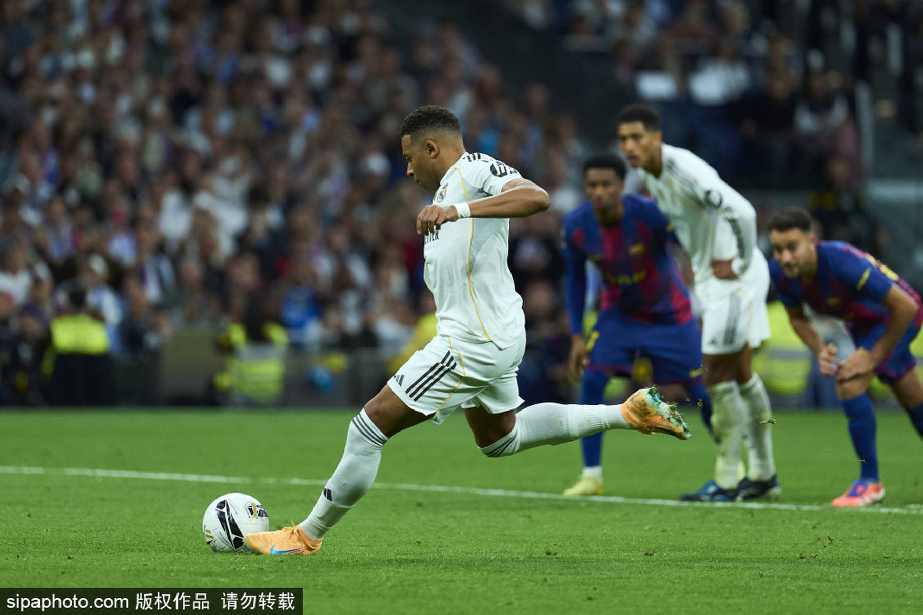 包含西甲积分榜最新排名：皇马领先巴萨5分领跑马竞暂列第四的词条  第2张