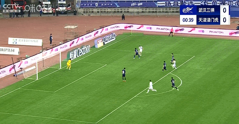 媒体人：邓卓翔遭遇“新手墙”三镇7轮不胜的简单介绍  第2张