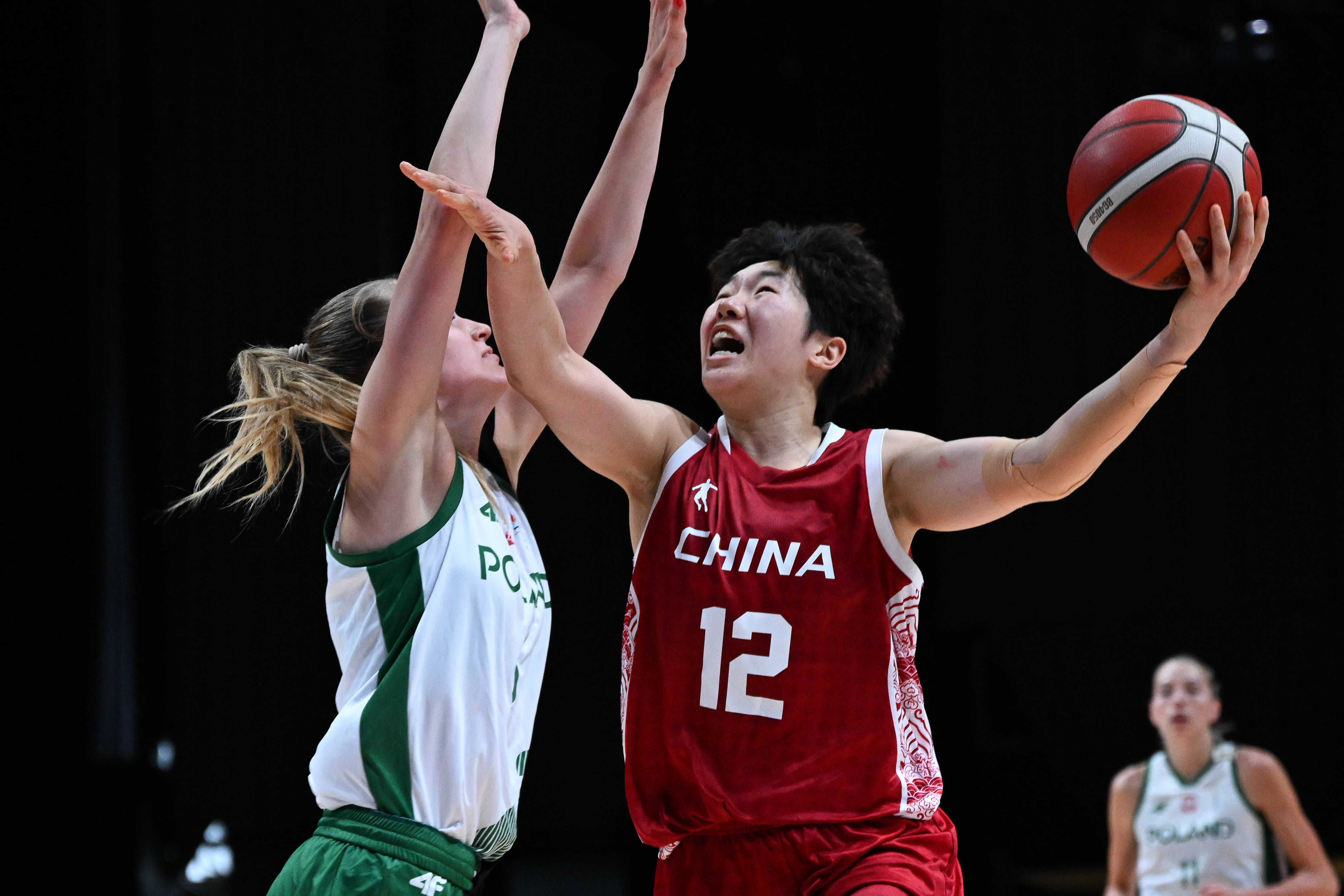 中国女篮大运会夺金以81-69击败美国成功卫冕的简单介绍  第2张