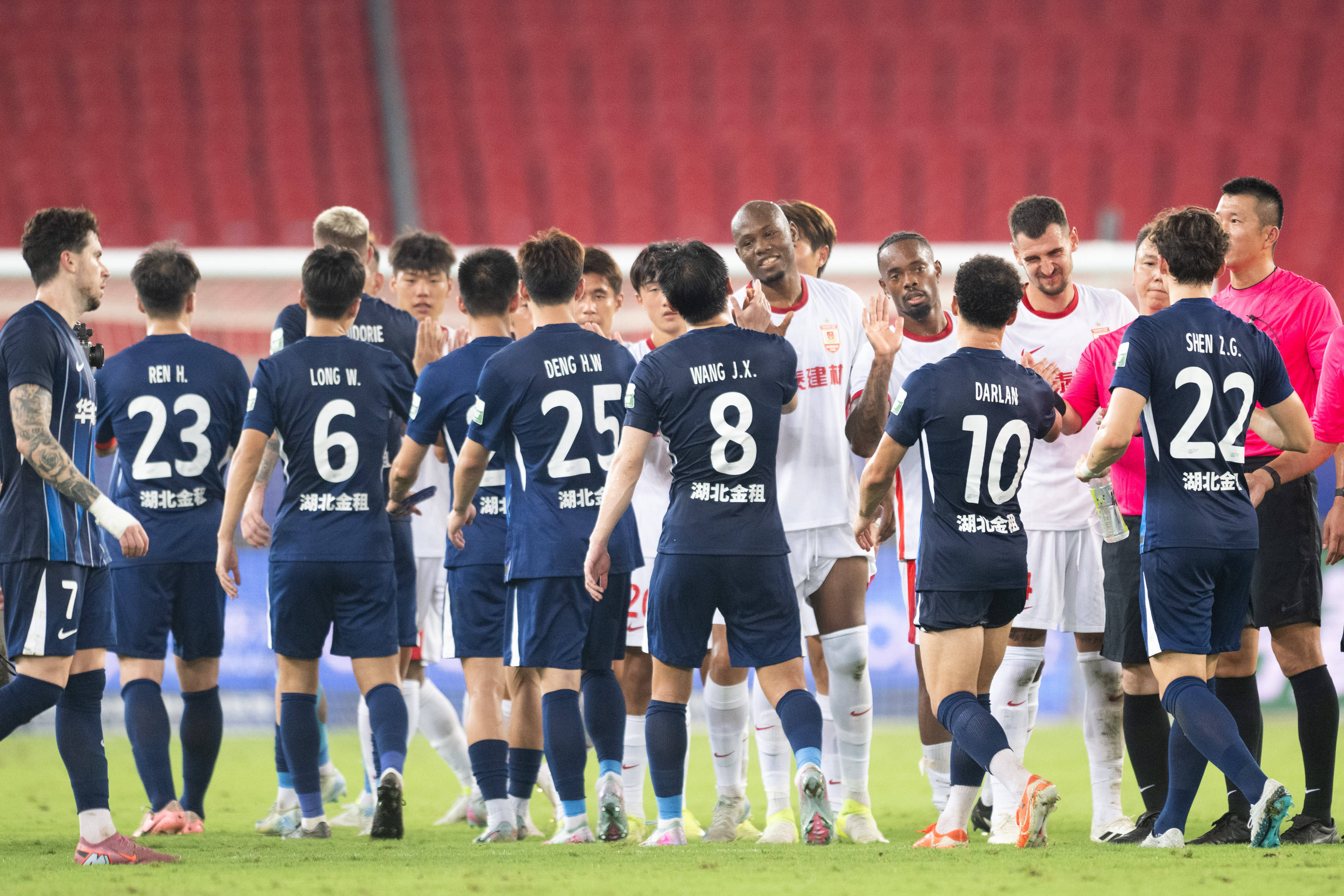 中超武汉三镇1-1青岛西海岸图多列破门段刘愚扳平的简单介绍  第2张