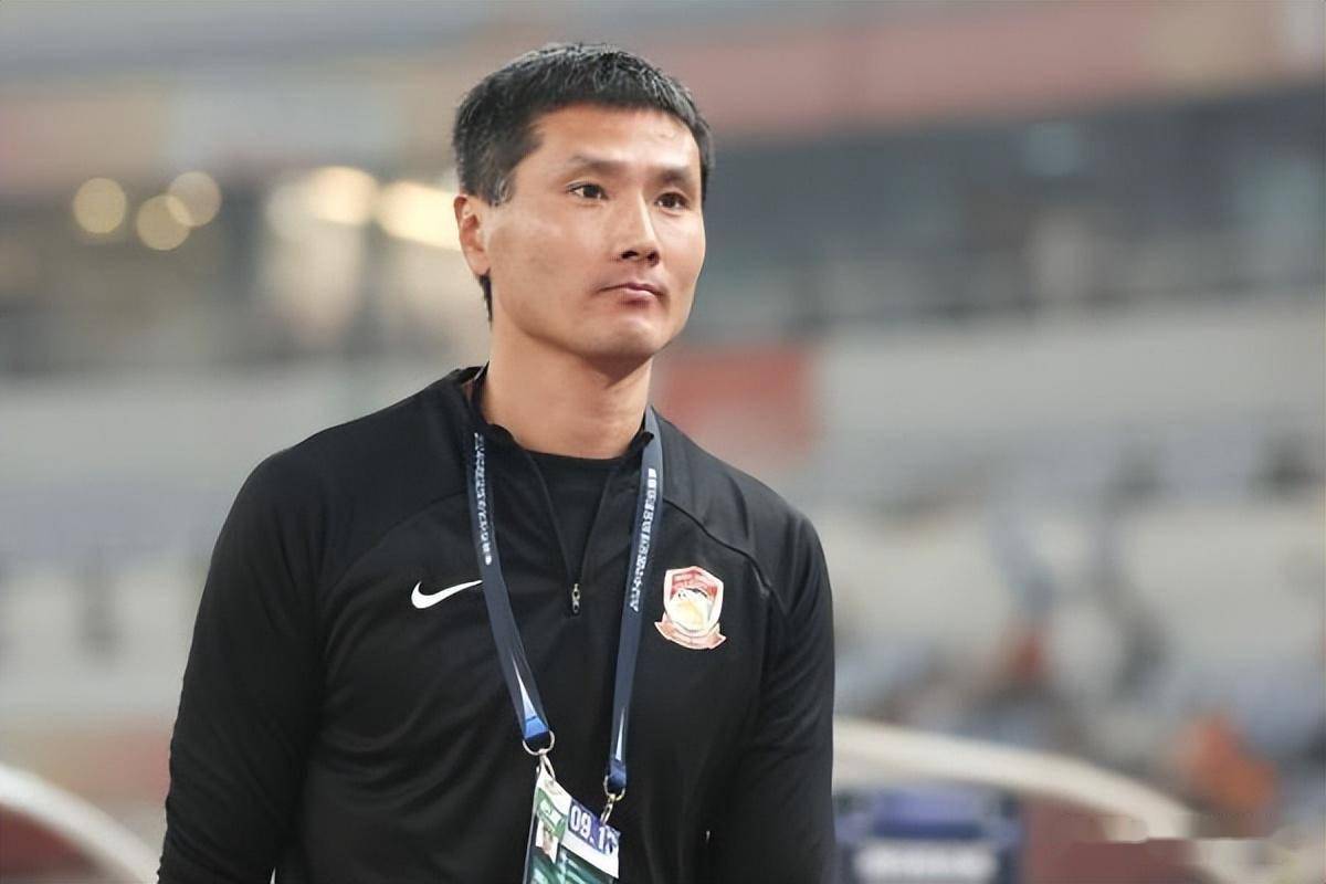 关于郑智有望接替邵佳一执教青岛西海岸后者被任命为国足主帅的信息  第1张