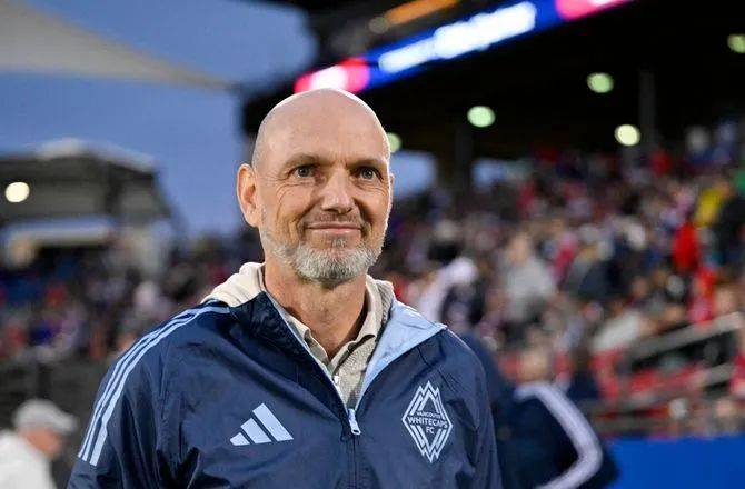 包含穆勒接近加盟温哥华白浪德国前锋将前往美职联征战的词条