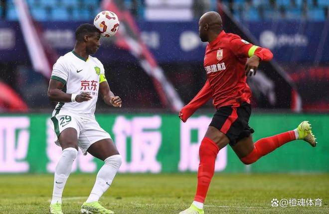 关于中超北京国安2-1长春亚泰张稀哲建功谭龙破门难救主的信息