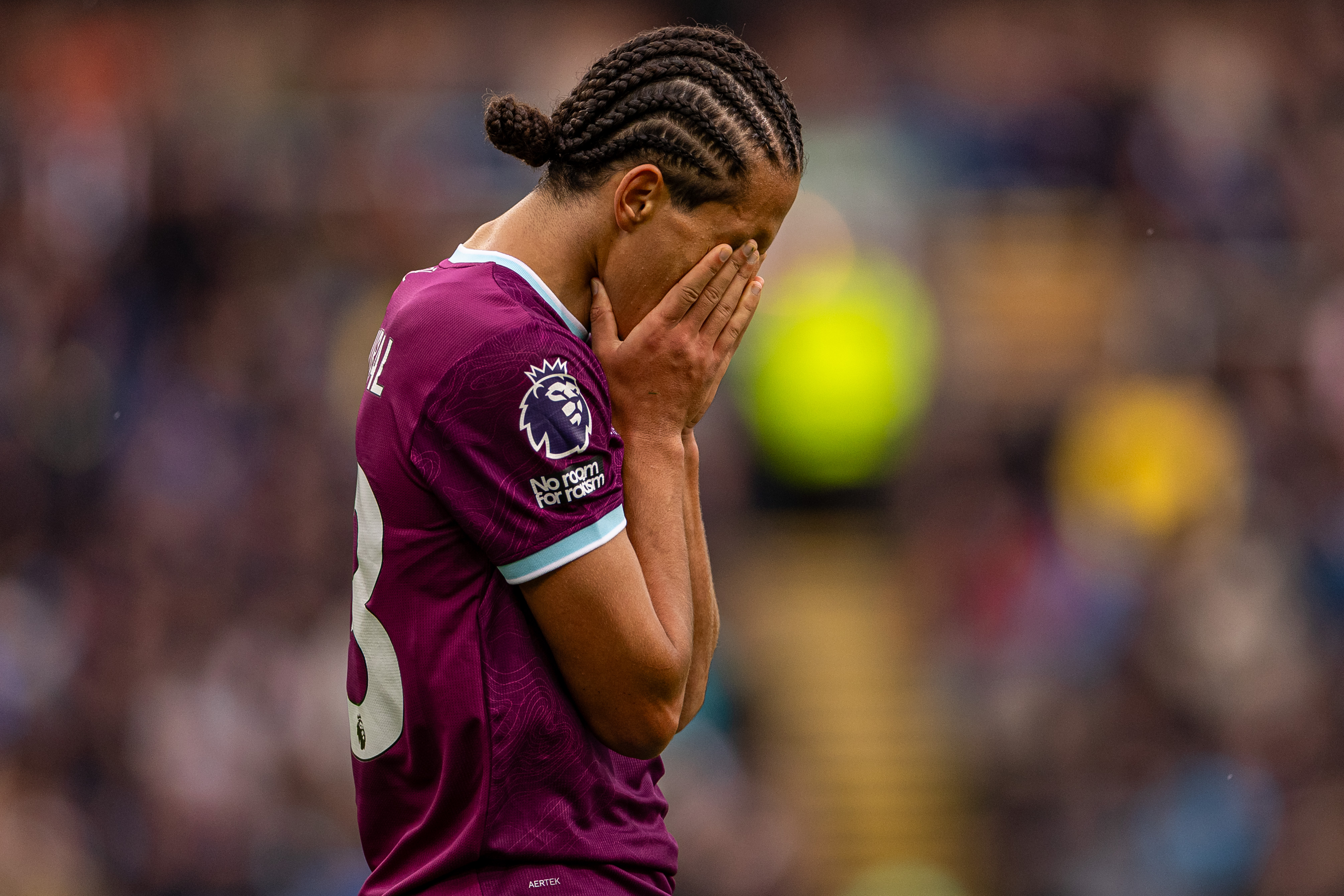 关于伊萨克首次随利物浦训练有望本周出战伯恩利的信息