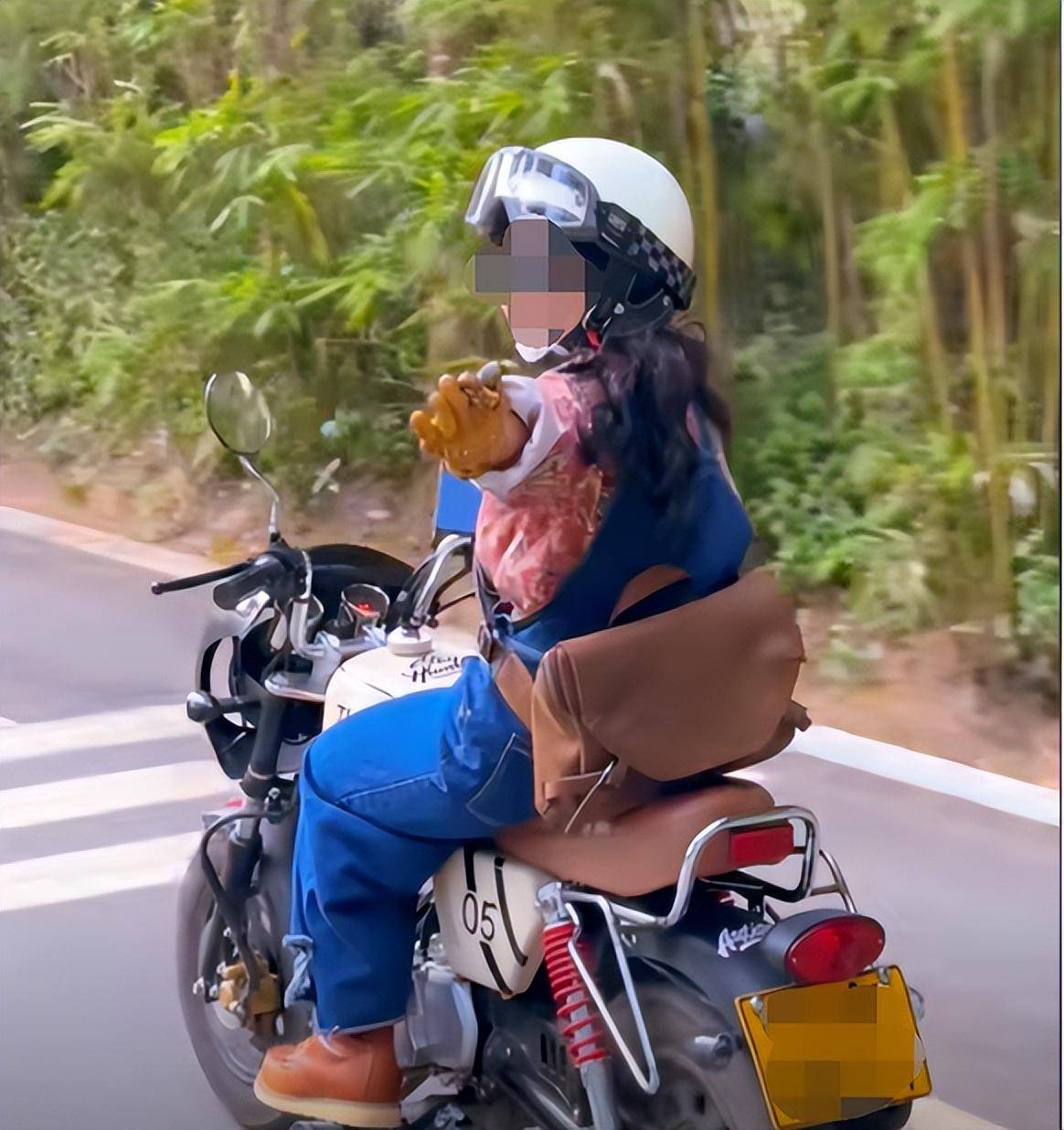 姆巴佩用手势致敬若塔后者因车祸离世的简单介绍