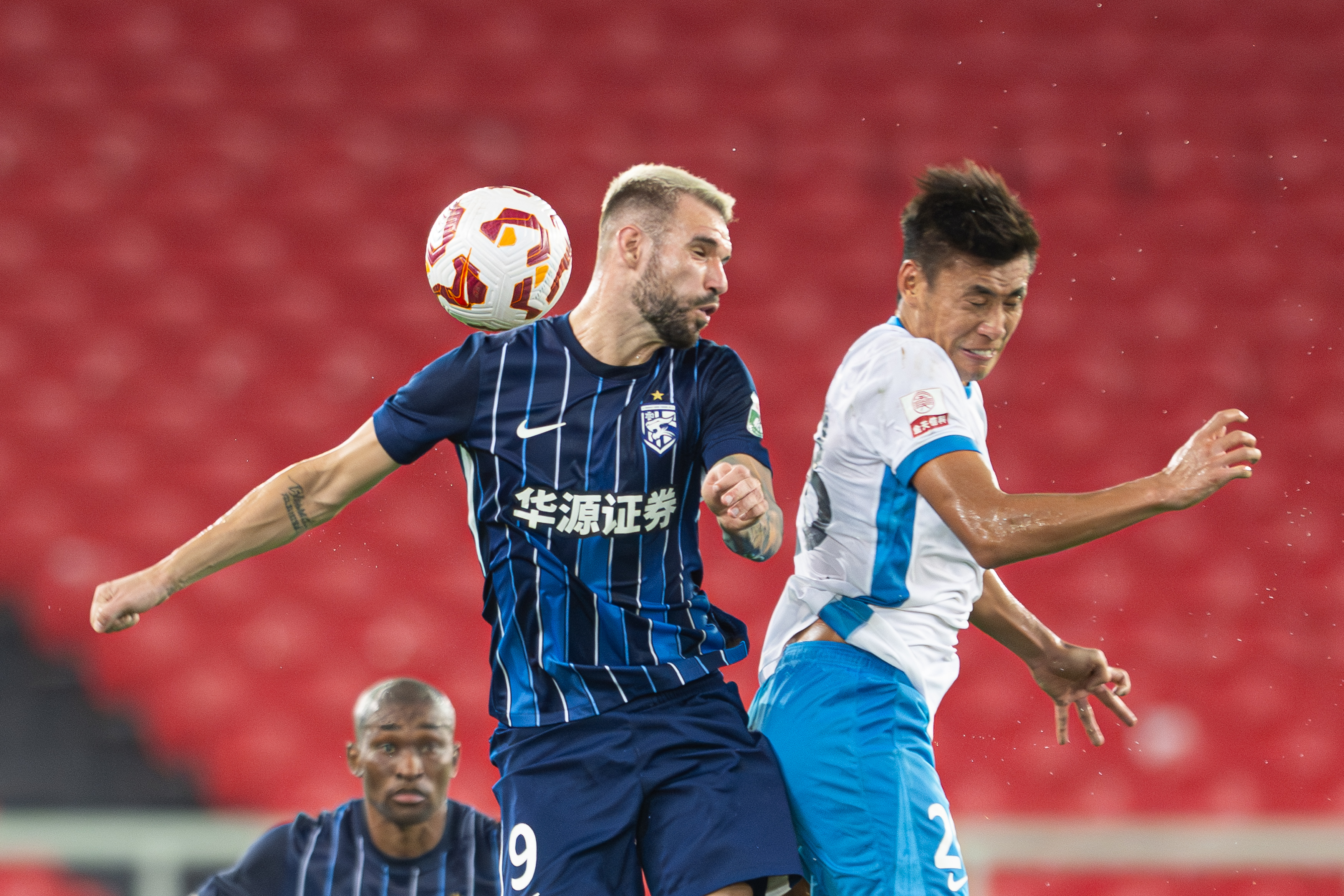 足球报:武汉三镇成功保级难掩困境球队并未走出动荡的简单介绍 第2张 足球报:武汉三镇成功保级难掩困境球队并未走出动荡的简单介绍 第2张