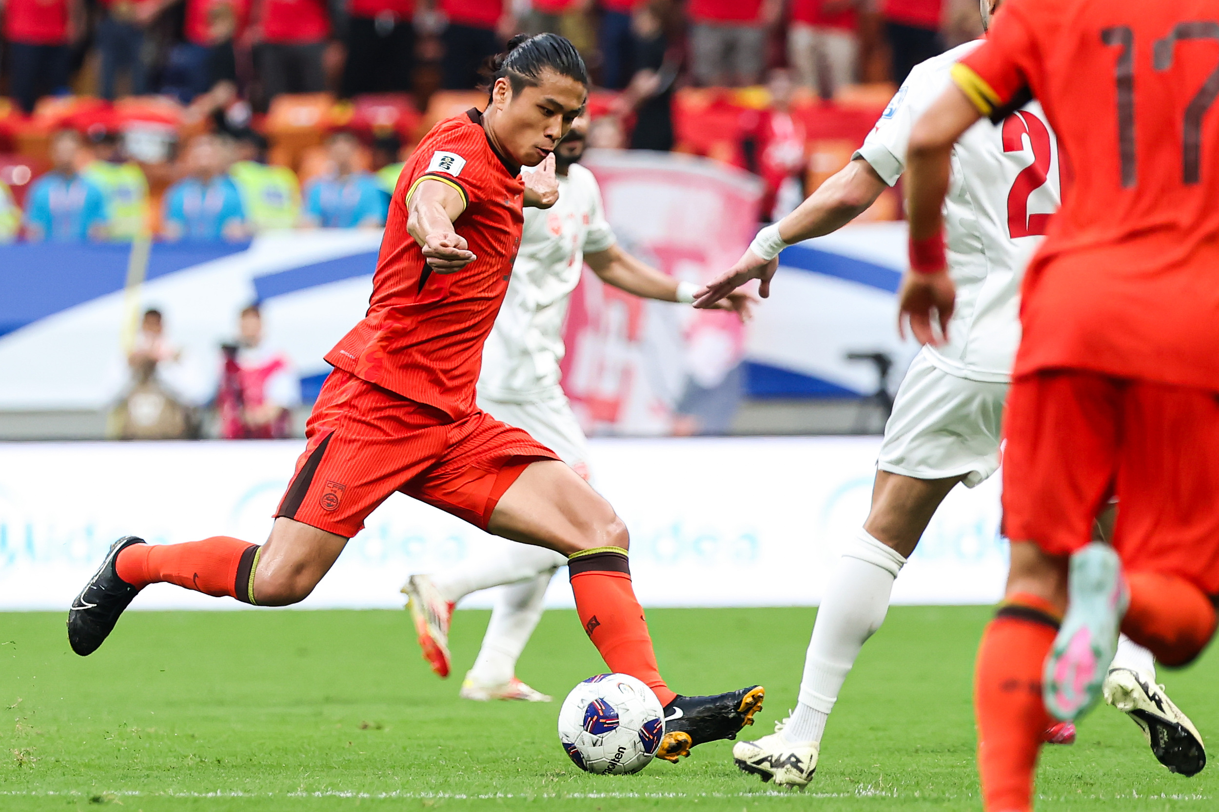 包含巴林：绝境更逢“黄牌危机”主场对阵国足的词条  第1张