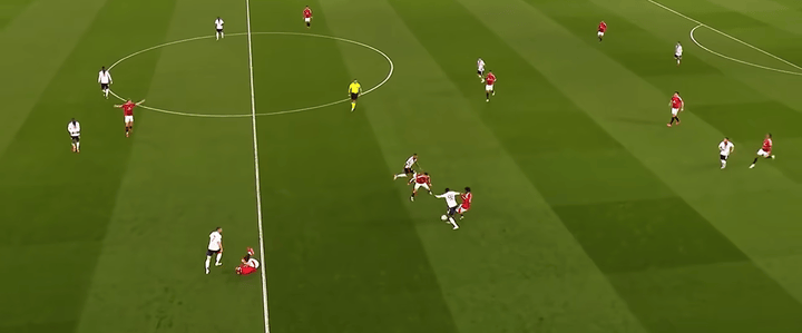 关于乌加特沦为曼联边缘人物球队考虑将其出售的信息  第1张