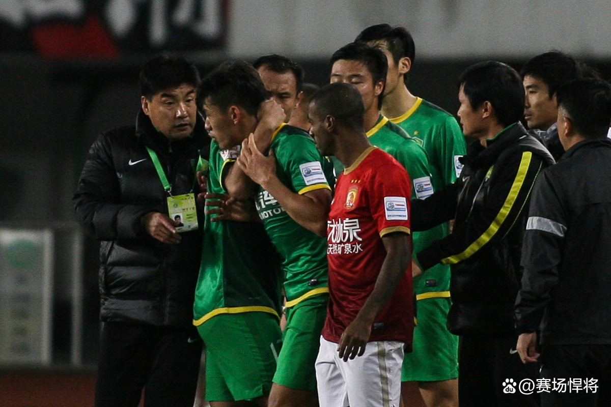 关于国安官方晒韩佳奇训练照4月份遭遇重伤的信息  第1张