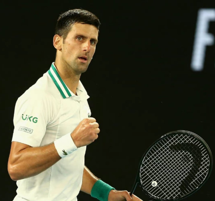 包含勒沃库森官宣签下夸安萨身披4号球衣的词条  第1张